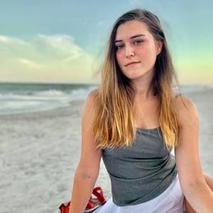 Meet your Posher, Rebecca